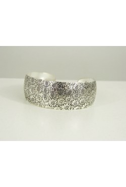 Bracelet argent tibétain avec pleins de petites fleurs en relief