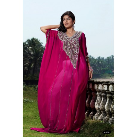 ﻿Robe orientale fushia brodée de perles et de pierres 