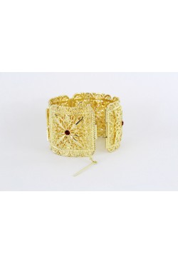 Bijou de tradition orientale bracelet avec pierres rouge en plaqué or