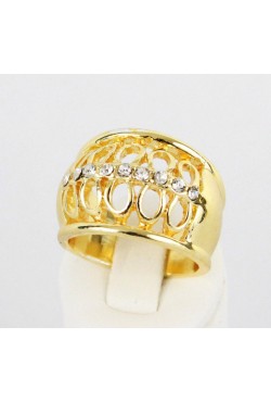 bague en plaqué or ornée de zirconiums bague en plaqué or ornée de zirconiums