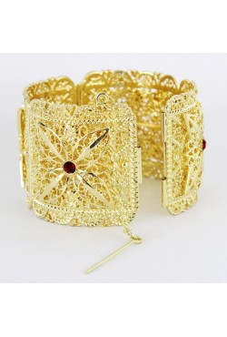 Bijou de tradition orientale bracelet avec pierres rouge en plaqué or