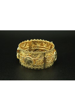 Bijou bracelet oriental orné d'arabesques et en plaqué or 