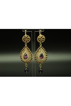 Boucles d'oreilles orientaux en plaqué or parsemé de pierres Boucles d'oreilles orientaux en plaqué or parsemé de pierres