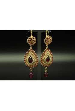 Boucles d'oreilles orientaux en plaqué or parsemé de pierres Boucles d'oreilles orientaux en plaqué or parsemé de pierres