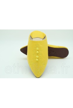 Babouches marocaine chaussures jaune en cuir brodé Babouches marocaine chaussures jaune en cuir brodé