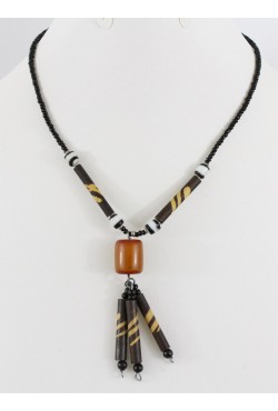 Collier kényan avec 3 pendentifs Collier kényan avec 3 pendentifs