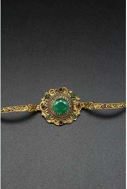 Bracelet oriental fleur plaqué or pierre émeraude