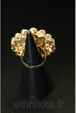 Bague oriental plaqué or et pierres blanches et saphir Bague oriental plaqué or et pierres blanches et saphir
