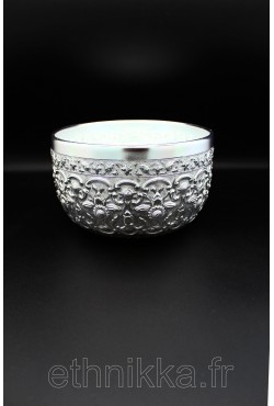 Bol thailandais en aluminium ciselé Bol thailandais en aluminium ciselé