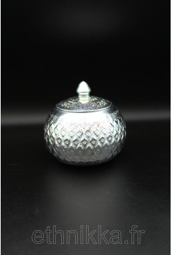 Bombonière traditionnelle thailandaise en aluminium ciselé Bombonière traditionnelle thailandaise en aluminium ciselé