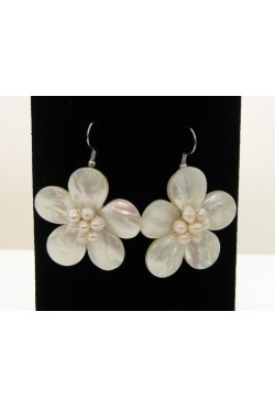 Parure en nacre et perles blanches
