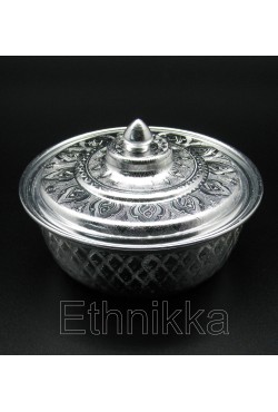 Sucrier traditionnel thailandais en aluminium ciselé Sucrier traditionnel thailandais en aluminium ciselé