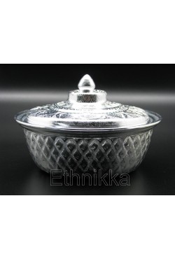 Sucrier traditionnel thailandais en aluminium ciselé Sucrier traditionnel thailandais en aluminium ciselé