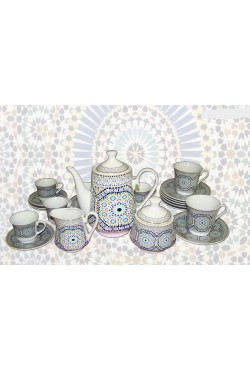 Deux thermos isotherme argentés et blancs Deux thermos isotherme argentés et blancs
