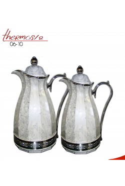 Deux thermos noirs et dorés Deux thermos noirs et dorés